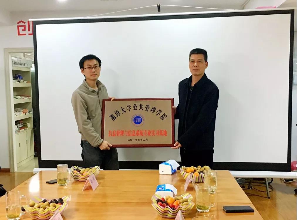 公管2.jpg