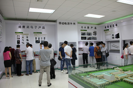 参观展览室_副本.jpg