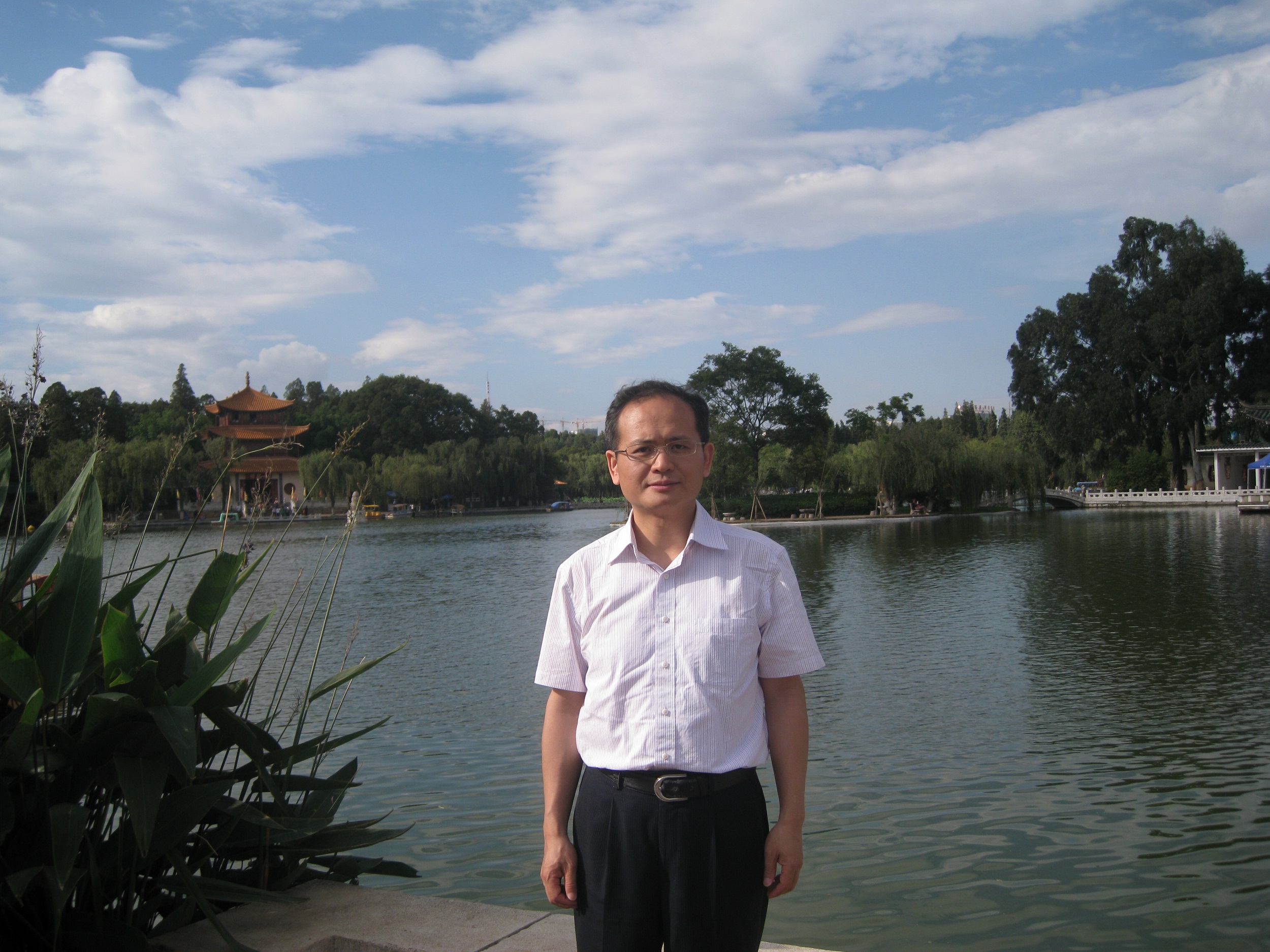 周向宇_2.jpg