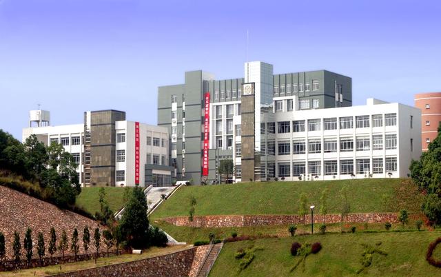 湘潭市攜手湘潭大學打造“城市矽谷”成全國“校地共建”標杆!