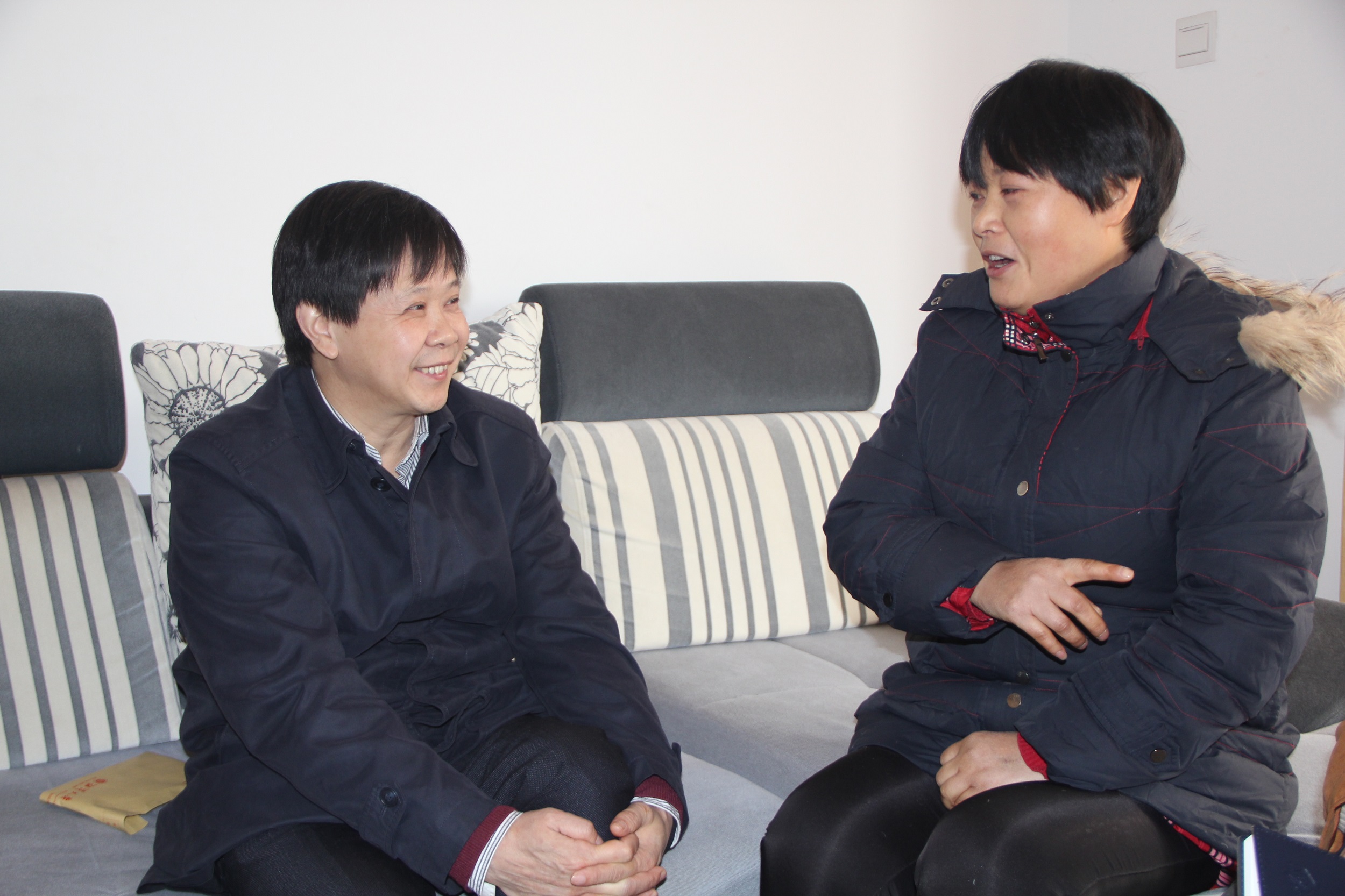 校党委书记章兢看望李时华老师1.jpg
